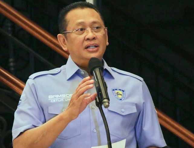Ketua MPR Dukung Pemberian Vaksin Booster Gratis untuk Seluruh Masyarakat Ketua MPR Dukung Pemberian Vaksin Booster Gratis untuk Seluruh Masyarakat