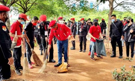 HUT Ke-49, PDIP Bersihkan DAS Ciliwung dan Tanam Pohon untuk Penghijauan