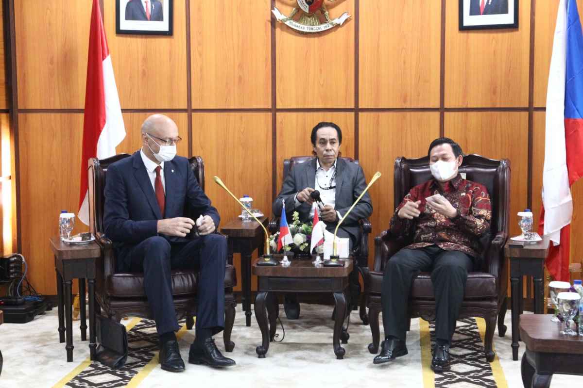 Sambut Kerjasama Perdagangan, Wakil Ketua DPD RI Terima Kunjungan Dubes Republik Ceko Sambut Kerjasama Perdagangan, Wakil Ketua DPD RI Terima Kunjungan Dubes Republik Ceko