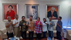 Gandeng MPR, IKA IKOPIN Dorong Koperasi Dalam 4 Pilar Kebangsaan Jajaran Pengurus IKA IKOPIN usai bersilaturahmi dengan Wakil Ketua MPR, Ahmad Basarah (Tengah)/Foto: Anjasmara