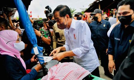 Presiden Berikan Tambahan Modal Rp1,2 Juta Per Pedagang di Pasar Baru Tanjung Enim