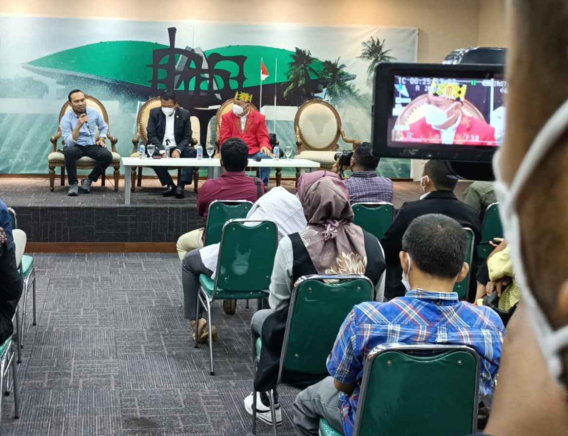 Ancam Serbu Jakarta, MADN Desak Polri Tangkap Edy Mulyadi Ancam Serbu Jakarta, MADN Desak Polri Tangkap Edy Mulyadi
