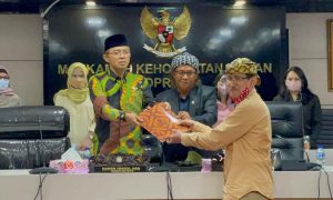 Laporkan Arteria Dahlan ke MKD, Kiai Maman Apresiasi Masyarakat Sunda Tempuh Jalur Konstitusional