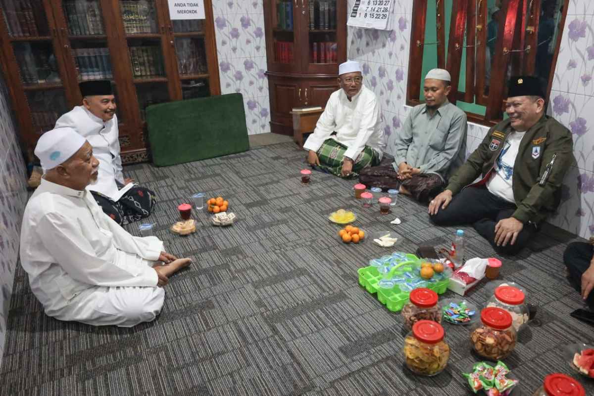 Ketua DPD RI Kunjungi Ponpes Daarut Tauhid Pimpinan KH Thoifur Mawardi Ketua DPD RI Kunjungi Ponpes Daarut Tauhid Pimpinan KH Thoifur Mawardi