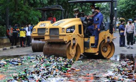 Pemkot Tangerang Musnahkan Ribuan Botol Miras Ilegal, Bagaimana  yang Legal?