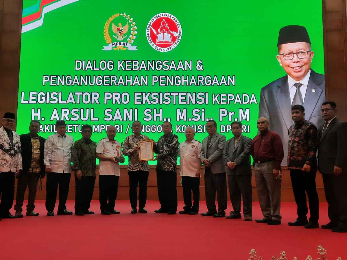 Terima Penghargaan 'Legislator Pro-Eksistensi, Arsul Sani Janji Jaga Toleransi NKRI