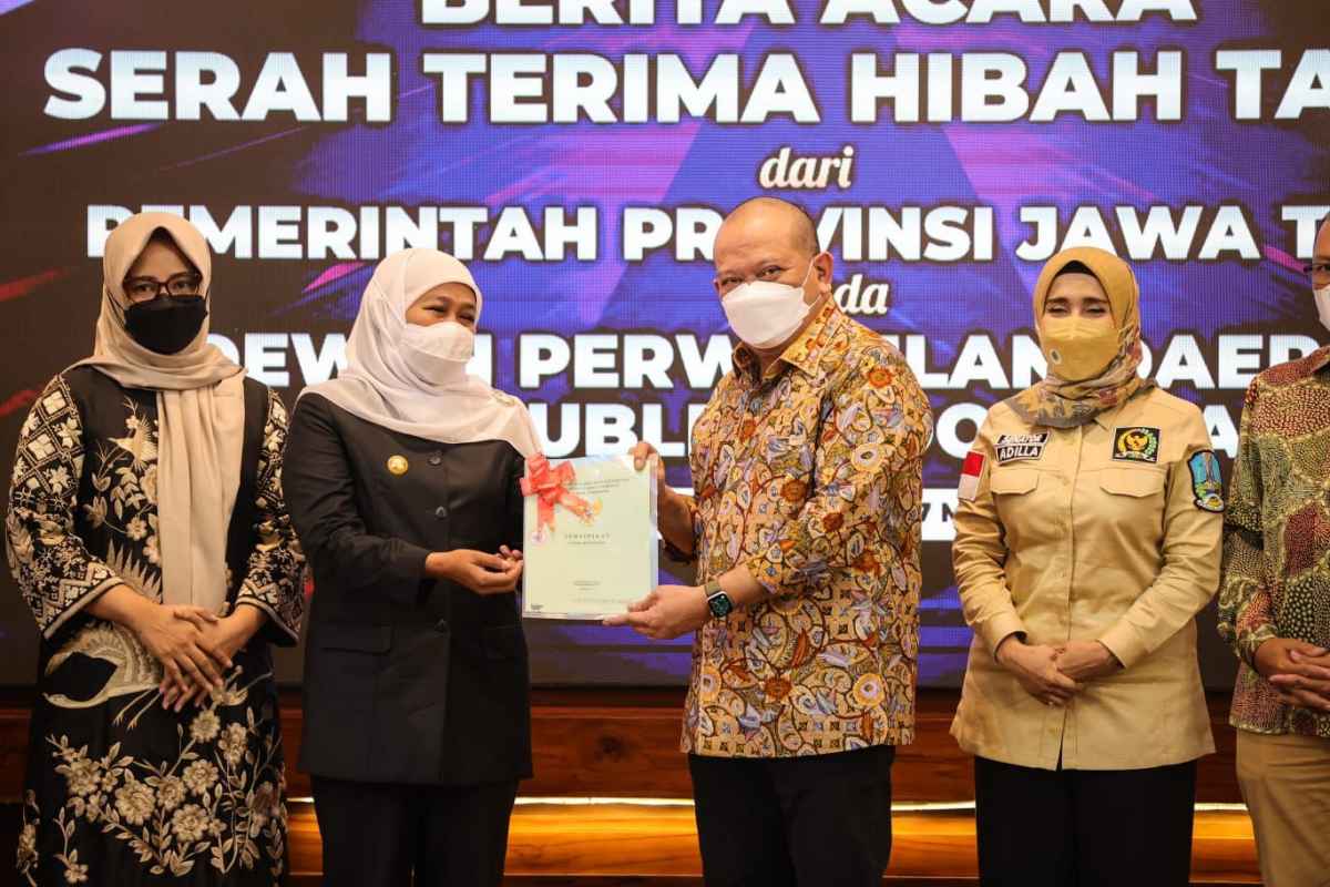 LaNyalla Terima Hibah Tanah dari Khofifah Indar Parawansa untuk Kantor DPD RI di Jawa Timur LaNyalla Terima Hibah Tanah dari Khofifah Indar Parawansa untuk Kantor DPD RI di Jawa Timur