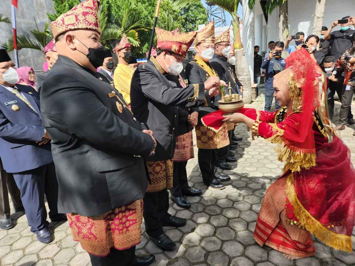 Hadiri Hari Jadi Bengkulu Selatan, Sultan Berharap Daerah Semakin Mandiri dan Inovatif Hadiri Hari Jadi Bengkulu Selatan, Sultan Berharap Daerah Semakin Mandiri dan Inovatif