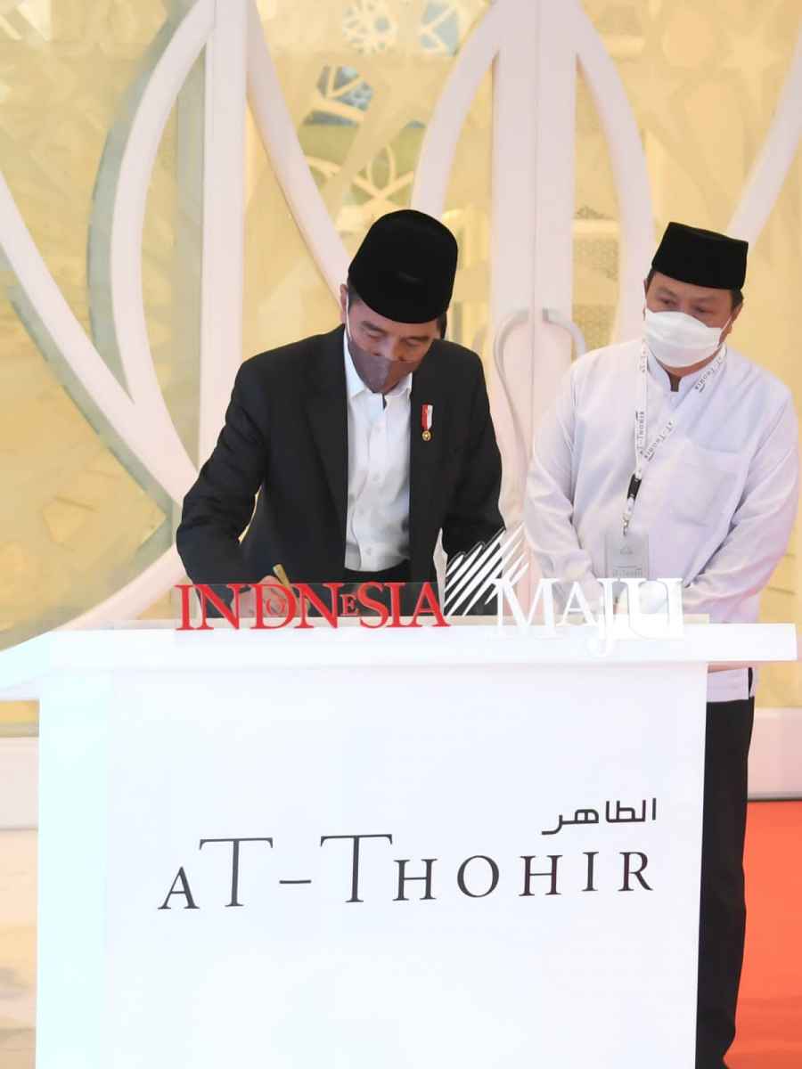 Resmikan Masjid At-Thohir, Presiden Minta Dimanfaatkan untuk Meningkatkan Wawasan Keislaman Resmikan Masjid At-Thohir, Presiden Minta Dimanfaatkan untuk Meningkatkan Wawasan Keislaman