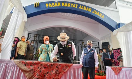 Ridwan Kamil Resmikan Dua Pasar Hasil Revitalisasi di Cirebon