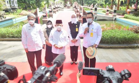 Gubernur Ridwan Kamil Temani Wapres Tinjau Lokasi Program Integrated Farming di Purwakarta
