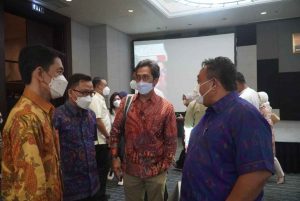 Rencana LPG Naik, Parta: UMKM Bisa Bangkrut, Pengangguran Makin Banyak I Nyoman Parta Sedang Serius Berbincang-Bincang Dengan Direksi BUMN/Foto: Anjasmara
