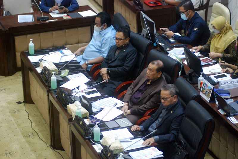 Ini Nama DK OJK 2022-2027, Amir Uskara: Langsung Diserahkan ke Pimpinan DPR Ini Nama DK OJK 2022-2027, Amir Uskara: Langsung Diserahkan ke Pimpinan DPR