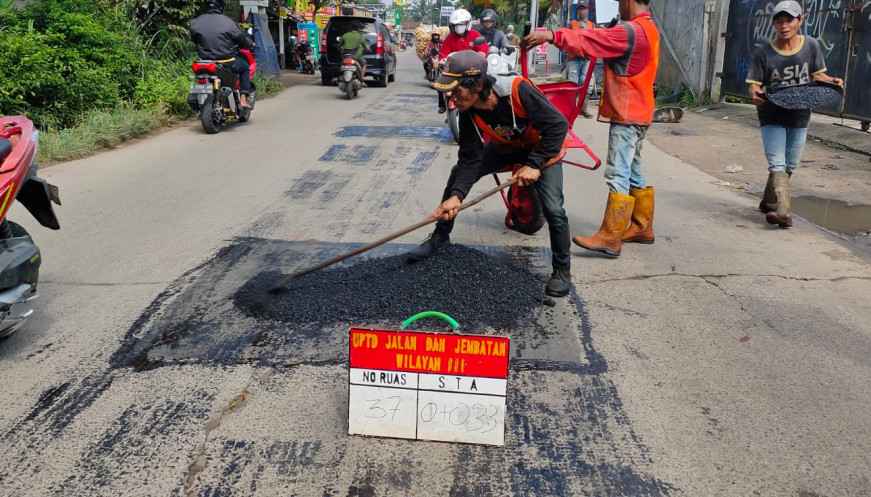 Jelang Arus Mudik, DBMSDA Kabupaten Tangerang Kebut Perbaiki Ruas Jalan Jelang Arus Mudik, DBMSDA Kabupaten Tangerang Kebut Perbaiki Ruas Jalan