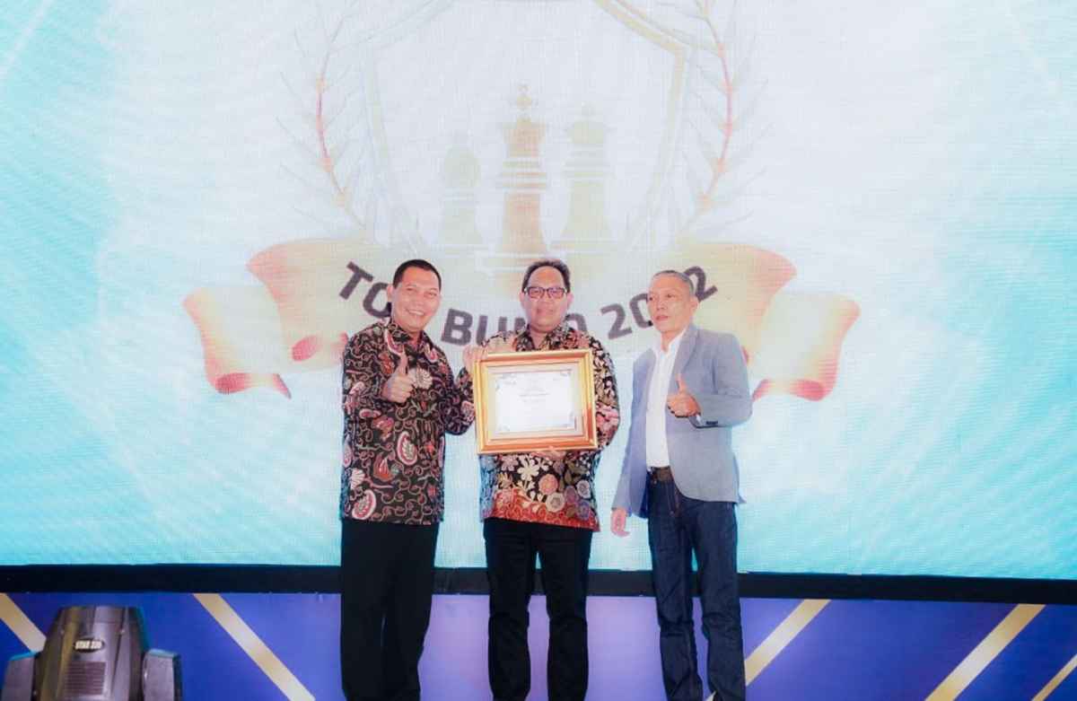 DKI Raih Penghargaan TOP BUMD 2022 DKI Raih Penghargaan TOP BUMD 2022