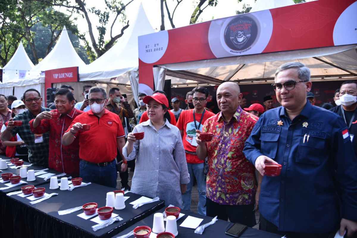 Puan: Kopi Mempersatukan Kita Kalau Sedang Kongkow Puan: Kopi Mempersatukan Kita Kalau Sedang Kongkow