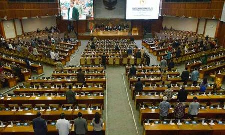 Tak Kompak Sikapi  Investasi Telkomsel ke GoTo, Formappi: DPR Rebutan Rejeki