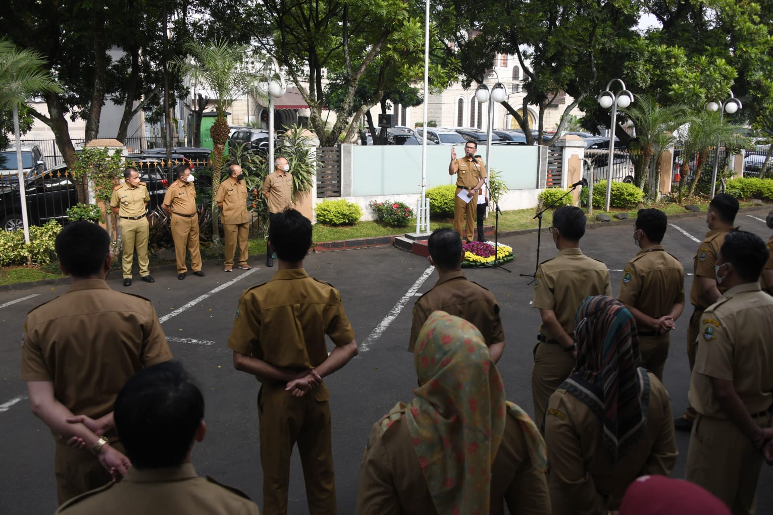 Hari Pertama Masuk Kerja, Ridwan Kamil: Jabar Siapkan WFH sebagai Sistem Kerja Masa Depan Hari Pertama Masuk Kerja, Ridwan Kamil: Jabar Siapkan WFH sebagai Sistem Kerja Masa Depan