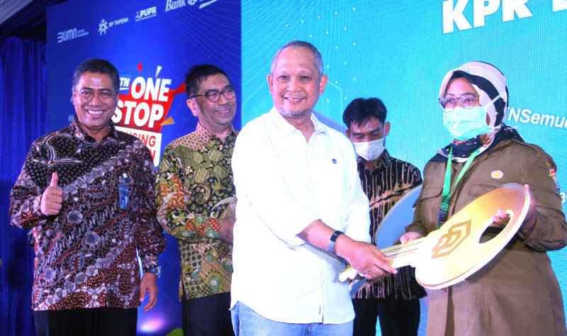 Penuhi Rumah Rakyat, BTN Gelar Akad Massal KPR 10.000 Rumah Penuhi Rumah Rakyat, BTN Gelar Akad Massal KPR 10.000 Rumah