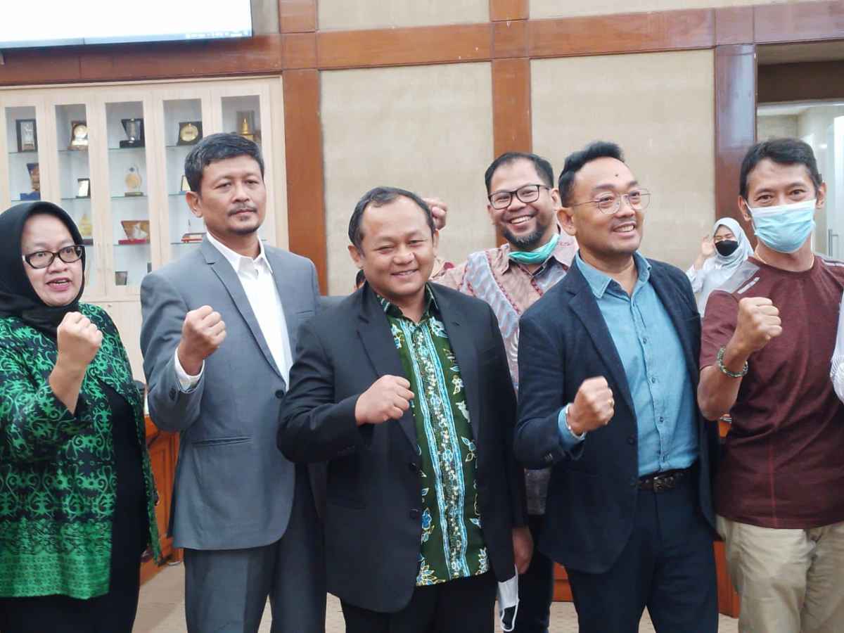 Gempur Net89 Ke DPR, Sarmuji: PT.SMI Segera Kembalikan Dana Nasabah Gempur Net89 Ke DPR, Sarmuji: PT.SMI Segera Kembalikan Dana Nasabah