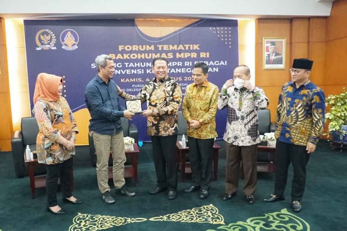 Ketua MPR : Humas Kementerian dan Lembaga Tidak Boleh Kalah dengan Buzzer Ketua MPR : Humas Kementerian dan Lembaga Tidak Boleh Kalah dengan Buzzer
