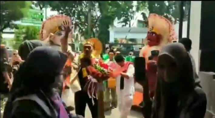 "Pesta" Ultah Jaksa Kejari Kota Tangerang Tuai Sorotan Masyarakat "Pesta" Ultah Jaksa Kejari Kota Tangerang Tuai Sorotan Masyarakat