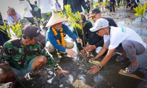Tanam Mangrove di Bali, Muhaimin Ajak Masyarakat Selamatkan Bumi