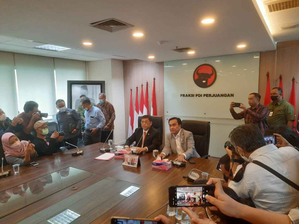 Effendi Simbolon Soal "Gerombolan" Itu Minta Maaf