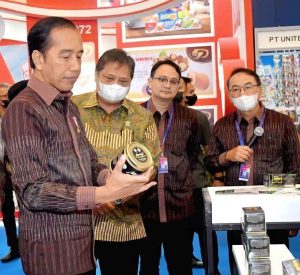 Pengamat: Jaga Stabilitas Harga Pangan Agar Kepuasan Publik Naik Presiden Jokowi dan Menko Perekonomian Airlangga Hartarto/Foto: Setkab.go.id
