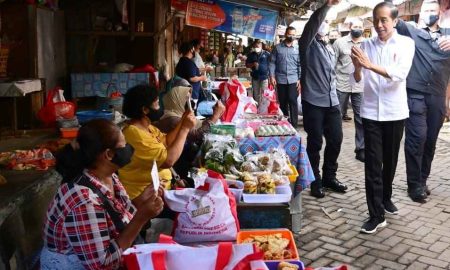 Kunker ke Colomadu, Presiden Kaget Harga Minyak Goreng dan Tempe Naik