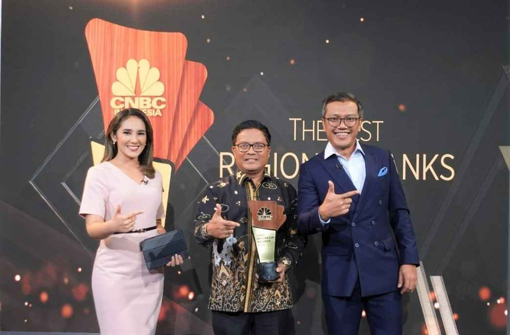 Bank DKI Raih The Strongest Big Regional Bank by Capital CNBC Indonesia Awards 2022 bank dki