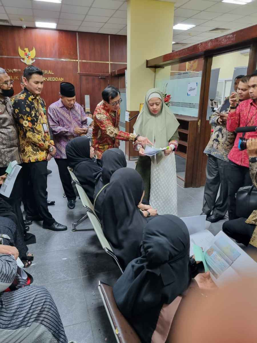 Tinjau Paspor WNI Overstay di Saudi, Puan: Tetap Harus Dilindungi Negara Tinjau Paspor WNI Overstay di Saudi, Puan: Tetap Harus Dilindungi Negara