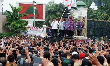 Persatuan Perangkat Desa Indonesia Demo di DPR, Tuntut Kejelasan Status
