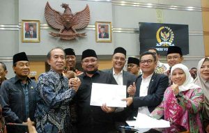 Komsi VIII DPR Bersama Menteri Agama Tetapkan Ongkos Haji