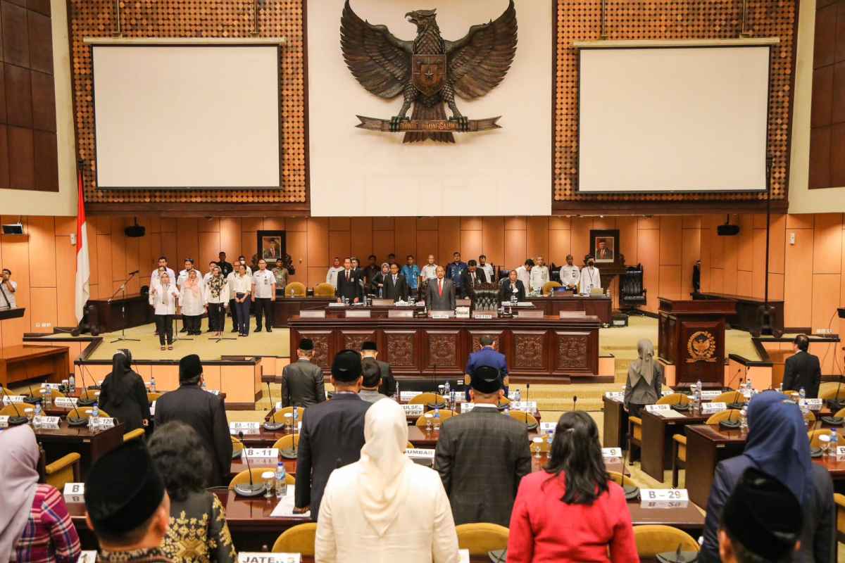 Anggota DPD RI Sampaikan Hasil Reses Pada Sidang Paripurna DPD RI Ke-9 Anggota DPD RI Sampaikan Hasil Reses Pada Sidang Paripurna DPD RI Ke-9