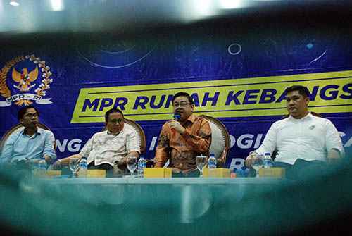 Diskusi Empat Pilar MPR dengan Tema ”Keberlangsungan Pembangunan IKN Tanpa Haluan Negara” Diskusi Empat Pilar MPR dengan Tema ”Keberlangsungan Pembangunan IKN Tanpa Haluan Negara”
