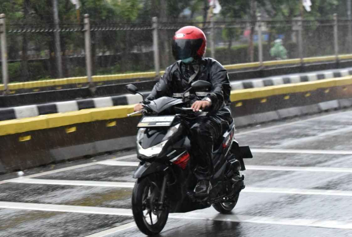 Musim Hujan, WMS Bagi Tips Berkendara Roda Dua Musim Hujan, WMS Bagi Tips Berkendara Roda Dua