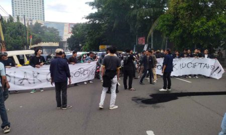Puluhan Mahasiswa Tangerang Tolak UU Cipta Kerja 