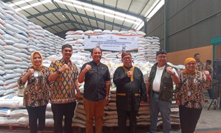 Bantuan Pangan Beras Mulai Disalurkan di Jawa Barat Sasaran penerima bantuan pangan 4,4 juta KPM