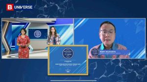 Bank DKI Raih Penghargaan Bank Terbaik BPD KBMI 2 di Ajang Best Bank Award 2023 Direktur Keuangan & Strategi Bank DKI, Romy Wijayanto (kanan)