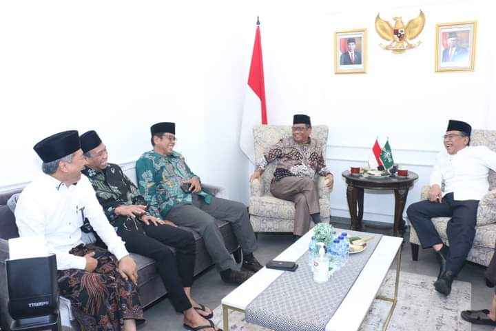 Ketum PBNU Gus Yahya Tegaskan Mahfud MD Adalah Kader NU Ketum PBNU Gus Yahya Tegaskan Mahfud MD Adalah Kader NU