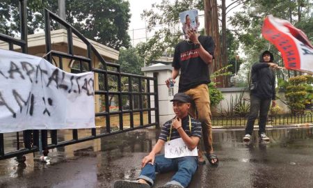 FAM Tangerang Sindir Pemkot Lewat Aksi Teatrikal 'Jangan Kapitalisasi Air Kami!'