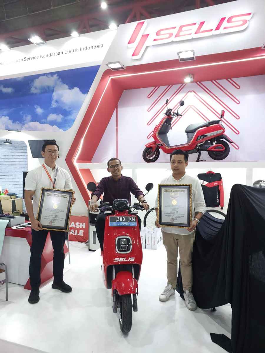 Motor Listrik E-Max Long Range di PRJ 2023, Selis Cetak Rekor MURI
