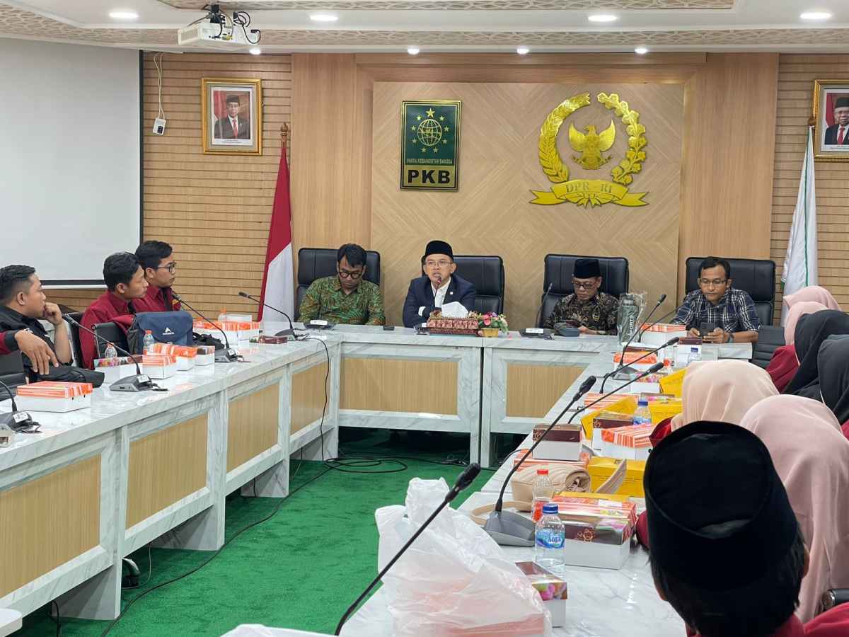 Mahasiswa IAIN Cirebon Temui FPKB DPR, Keluhkan Kesejahteraan Guru Madrasah dan PPPK
