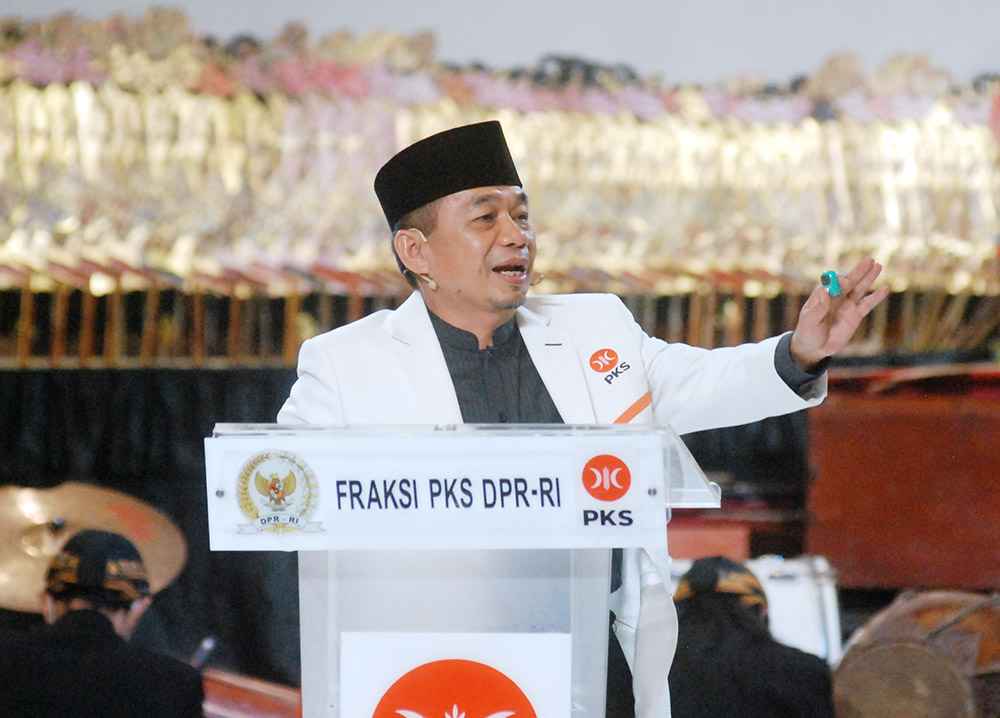 Jazuli Juwaini Kutuk Keras Pembakaran Al-Qur’an di Swedia Jazuli Juwaini Kutuk Keras Pembakaran Al-Qur’an di Swedia