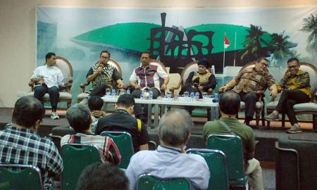 Dialektika Demokrasi dengan tema: Strategi Partai Politik Berebut Kursi Parlemen"