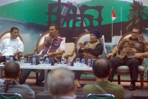 Dialektika Demokrasi dengan tema: Strategi Partai Politik Berebut Kursi Parlemen"
