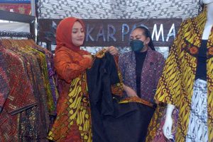 Persatuan Istri Anggota (PIA) DPR RI Gelar Bazar dan Pasar Murah