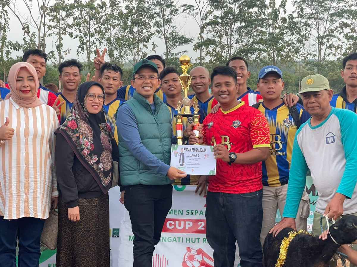 Tutup Turnamen Sepakbola, Kiai Maman PKB: Kita Akan Bangun Stadion di Wanajaya Tutup Turnamen Sepakbola, Kiai Maman PKB: Kita Akan Bangun Stadion di Wanajaya