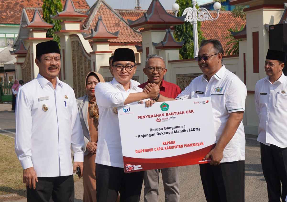 Salurkan CSR, Bank Jatim: UMKM Tulang Punggung Ekonomi Daerah Salurkan CSR, Bank Jatim: UMKM Tulang Punggung Ekonomi Daerah